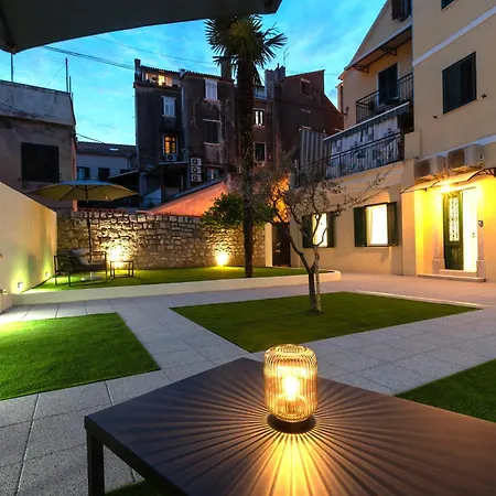 Teuta Garden Luxury Lejlighed *