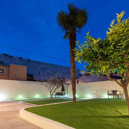 Apartamento Teuta Garden Luxury Split