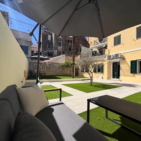 公寓 Teuta Garden Luxury