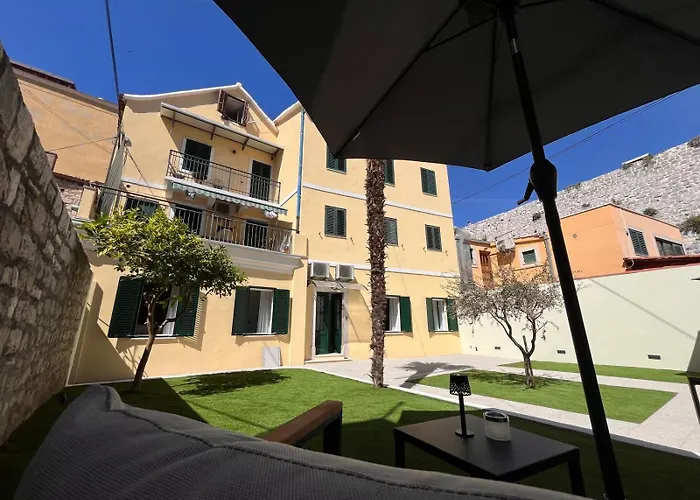 Teuta Garden Luxury アパート