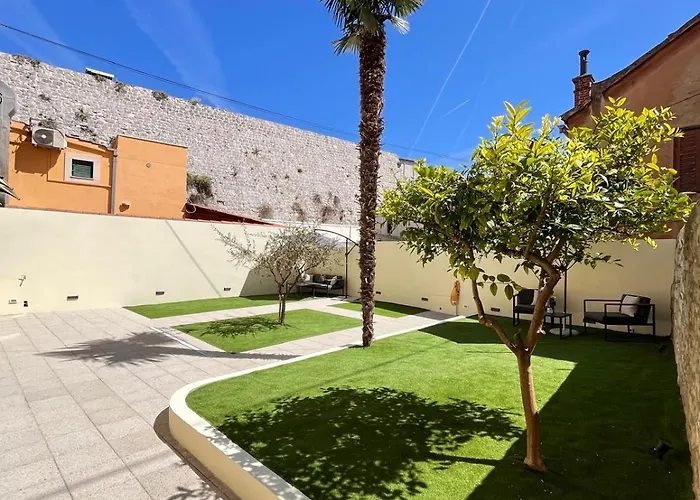 Teuta Garden Luxury Апартаменты Сплит