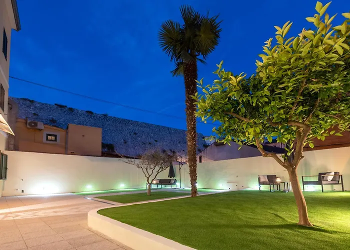 Апартаменты Teuta Garden Luxury Сплит